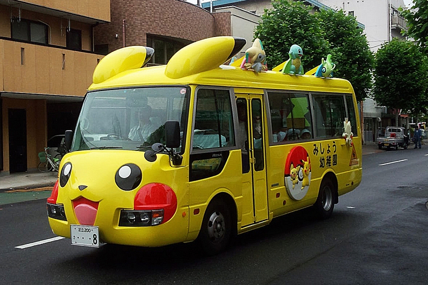 <p>Jei esi mokinys Japonijoje, galėsi pavažinėti štai tokiu mokykliniu autobusu. Turistams tai nepasiekiama, nors turint ryšių įmanoma juk viskas... ane?</p>
