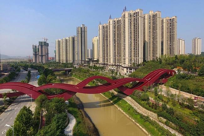 <p>Laimės kilpa (angl. Lucky Knot), tiltas Kinijoje. Stulbinantis.</p>
